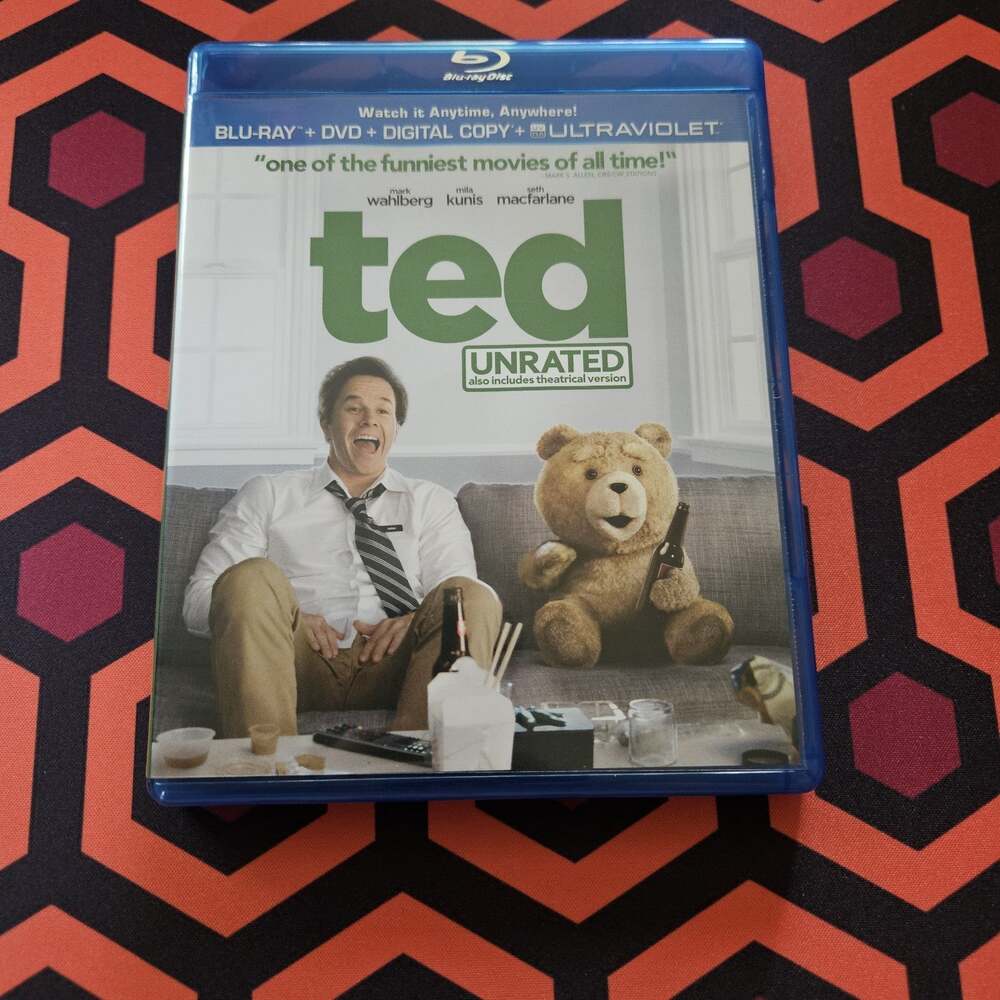 Ted (Two-Disc Combo Pack: Blu-ray + DVD) Unrated Comedy Mark Wahlberg